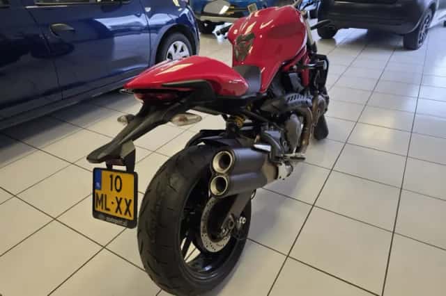 Ducati Monster 821 Stripe (2015) thumbnail 3