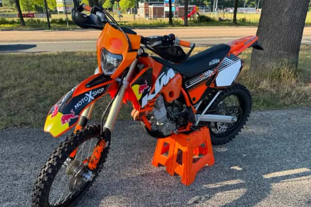 KTM 525 EXC (2003) thumbnail 1