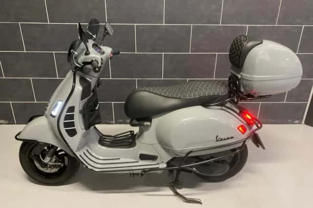 Vespa GTS 300 (2019) thumbnail 2
