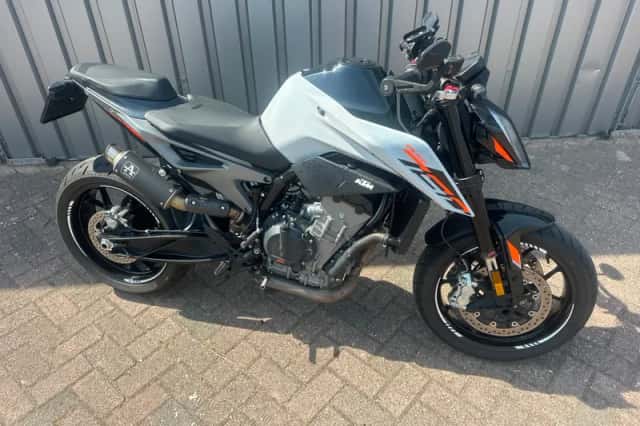 KTM 790 Duke (2023) thumbnail 1