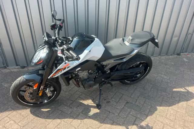 KTM 790 Duke (2023) thumbnail 3