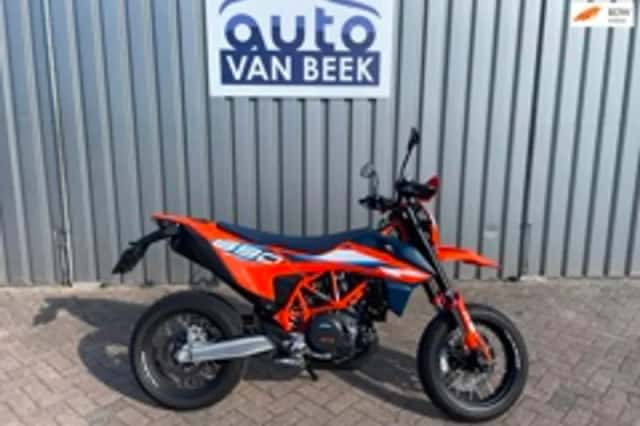 KTM 690 SMC (2023) thumbnail 1