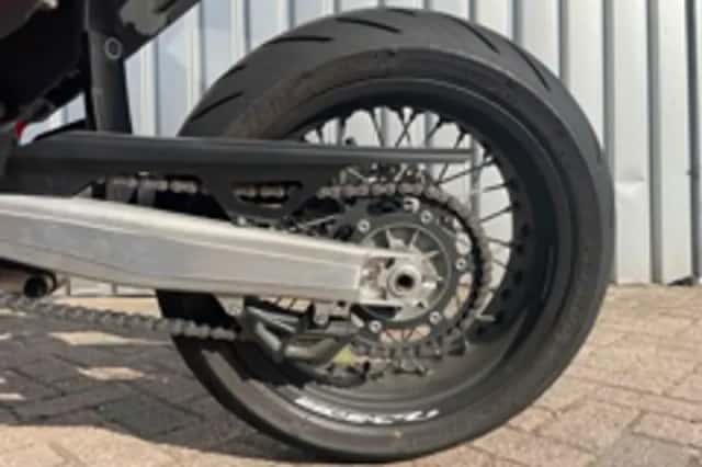 KTM 690 SMC (2023) thumbnail 5