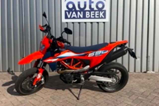 KTM 690 SMC (2023) thumbnail 6