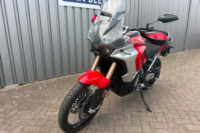 MV Agusta LXP Enduro Veloce (2025) thumbnail 3