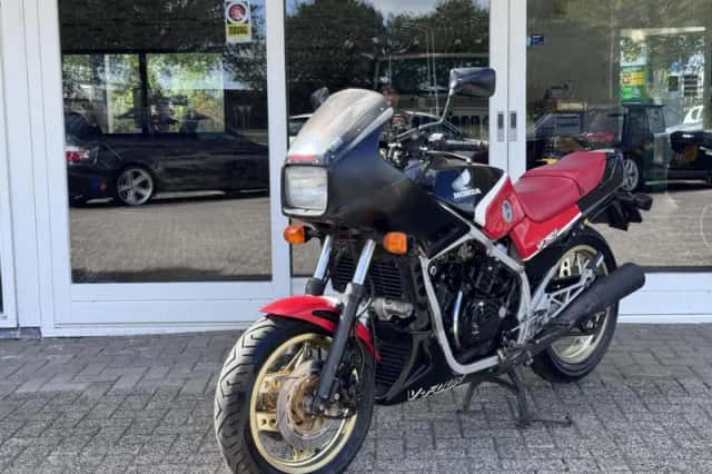 Honda VF 750 F (1985) thumbnail 2