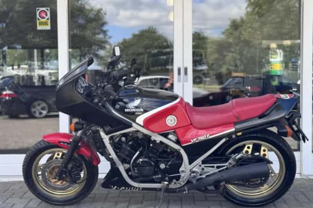 Honda VF 750 F (1985) thumbnail 3