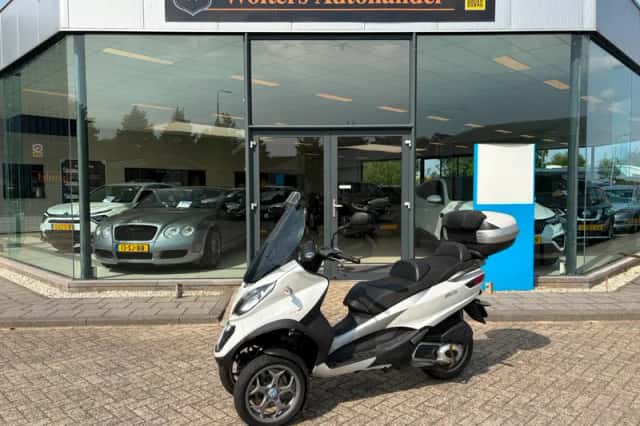 Piaggio Scooter 300 LT MP3 Yourban (2016) thumbnail 1