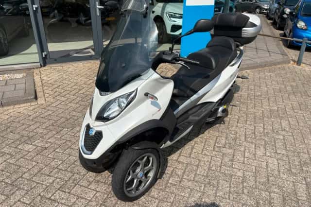 Piaggio Scooter 300 LT MP3 Yourban (2016) thumbnail 2