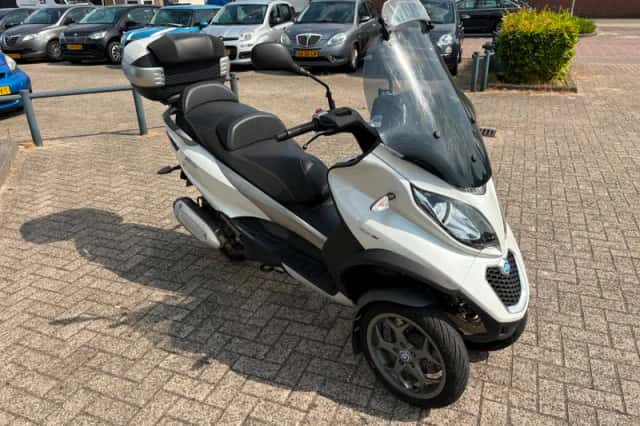 Piaggio Scooter 300 LT MP3 Yourban (2016) thumbnail 4
