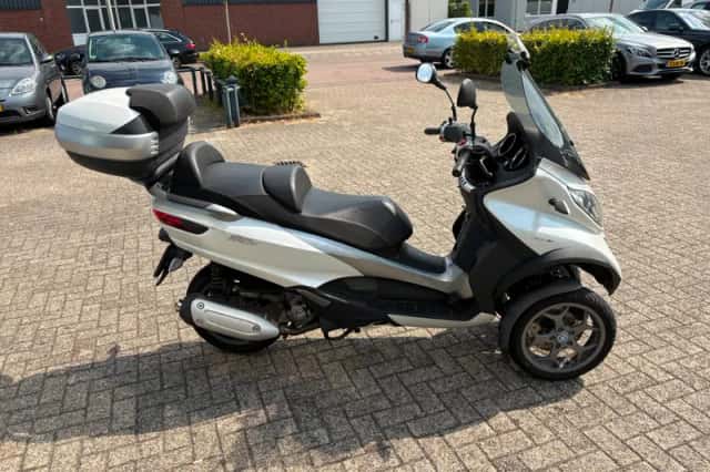 Piaggio Scooter 300 LT MP3 Yourban (2016) thumbnail 5