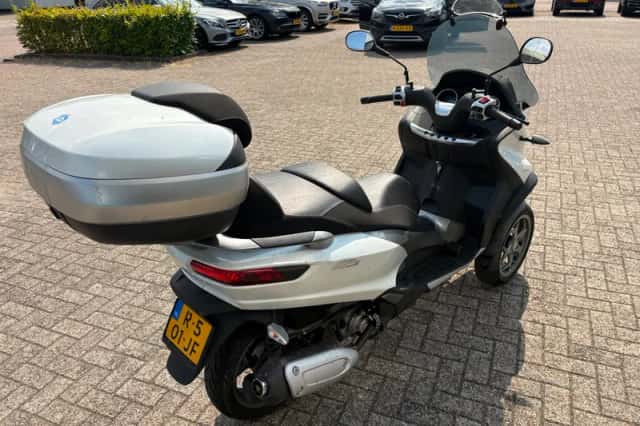 Piaggio Scooter 300 LT MP3 Yourban (2016) thumbnail 6