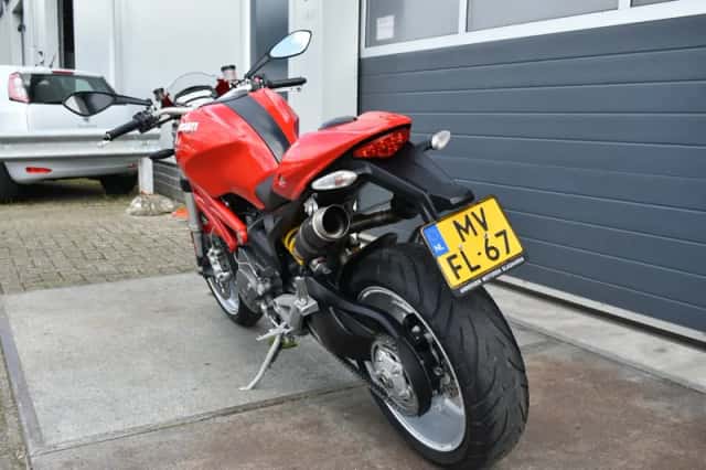 Ducati Monster 1100 (2009) thumbnail 3