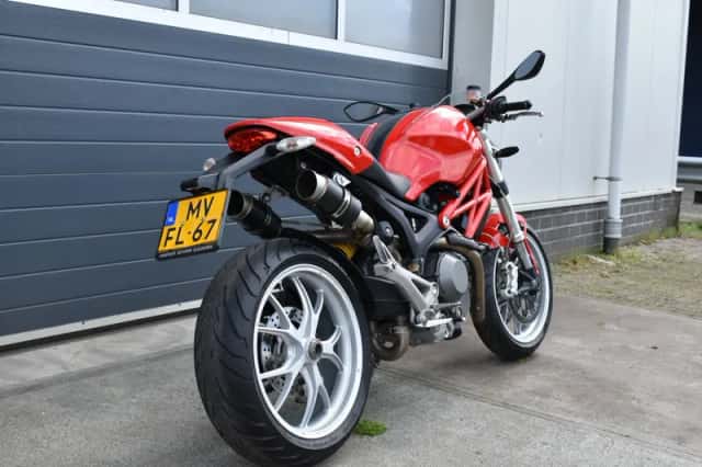Ducati Monster 1100 (2009) thumbnail 4