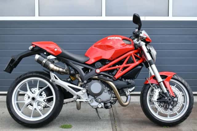 Ducati Monster 1100 (2009) thumbnail 5