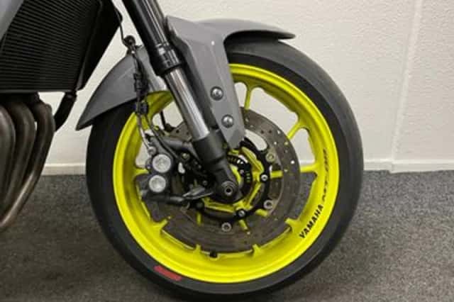 Yamaha MT-09 (2017) thumbnail 5
