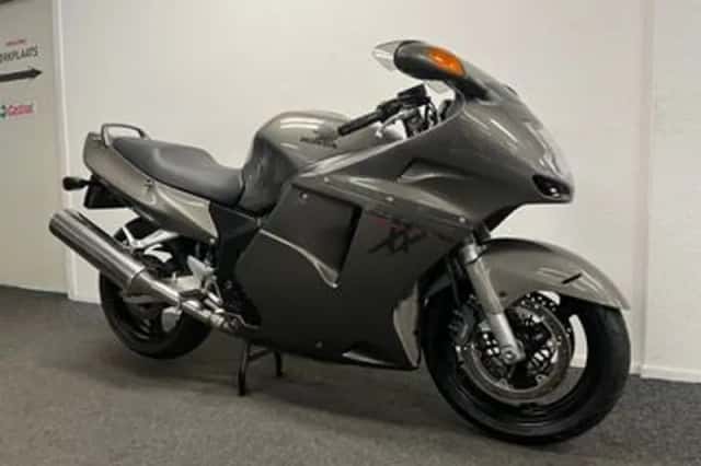 Honda CBR 1100 XX Super Blackbird (1997) thumbnail 4