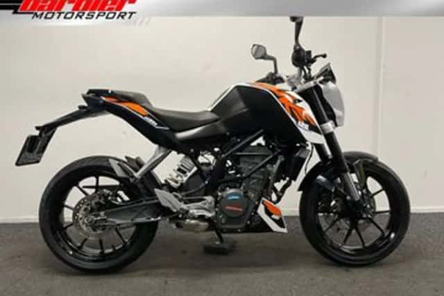 KTM 125 Duke (2016) thumbnail 1