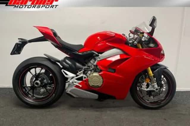 Ducati Panigale V4S (2019) thumbnail 1