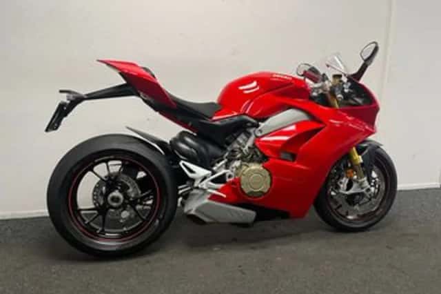 Ducati Panigale V4S (2019) thumbnail 4