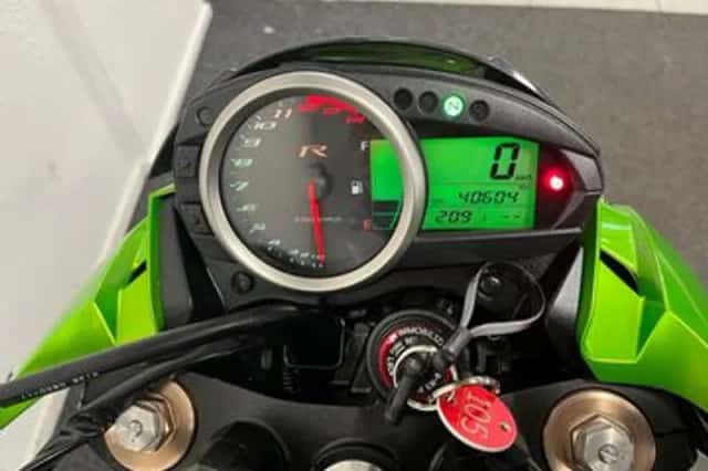 Kawasaki Z 750R (2011) thumbnail 2