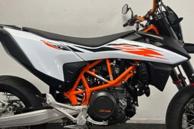 KTM 690 SMC (2020) thumbnail 2