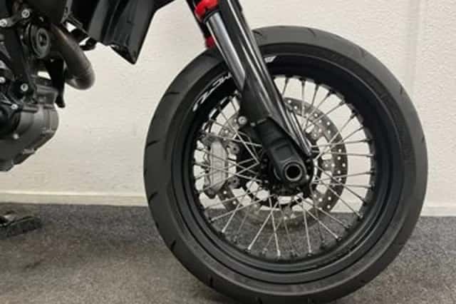 KTM 690 SMC (2020) thumbnail 3