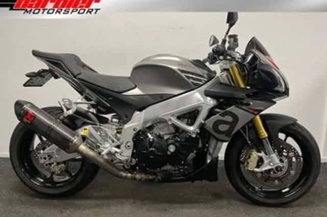 Aprilia Tuono V4 (2016) thumbnail 1