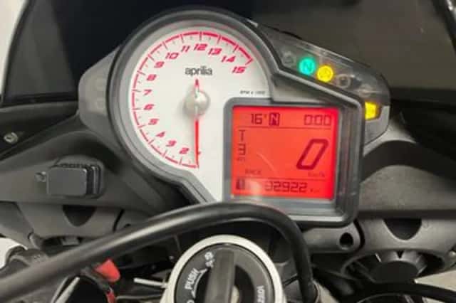 Aprilia Tuono V4 (2016) thumbnail 2