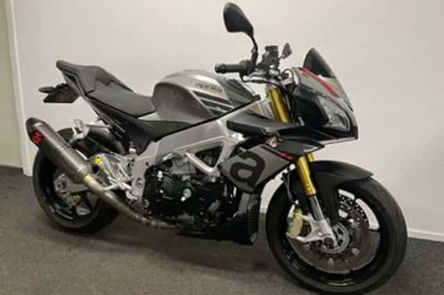 Aprilia Tuono V4 (2016) thumbnail 4