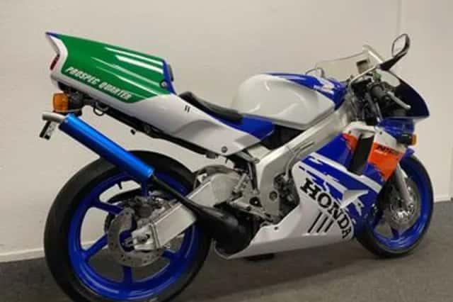 Honda NSR 250 R (1992) thumbnail 3