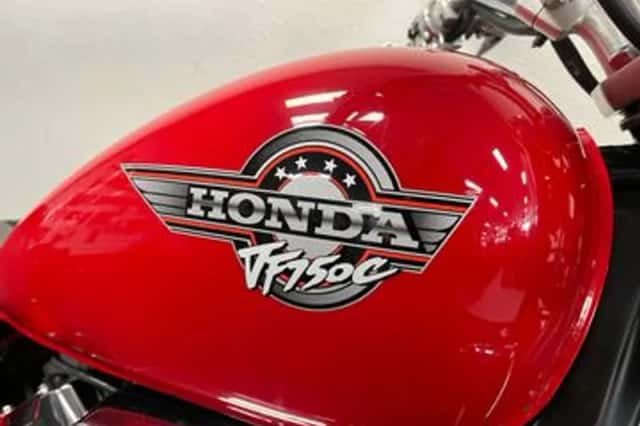 Honda VF 750C Magna (1996) thumbnail 3