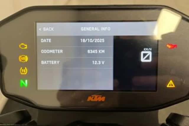 KTM 890 Duke (2022) thumbnail 2