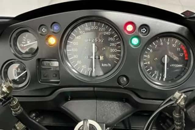 Honda CBR 1100 XX Super Blackbird (1998) thumbnail 2