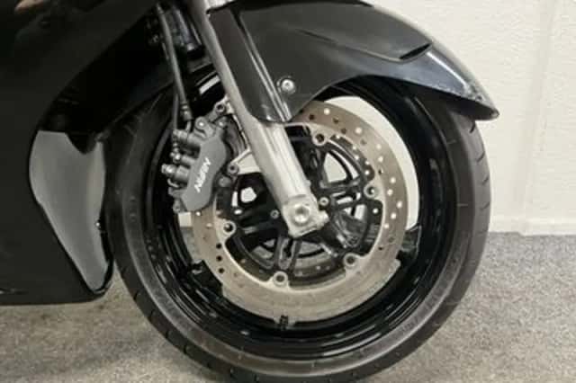 Honda CBR 1100 XX Super Blackbird (1998) thumbnail 6