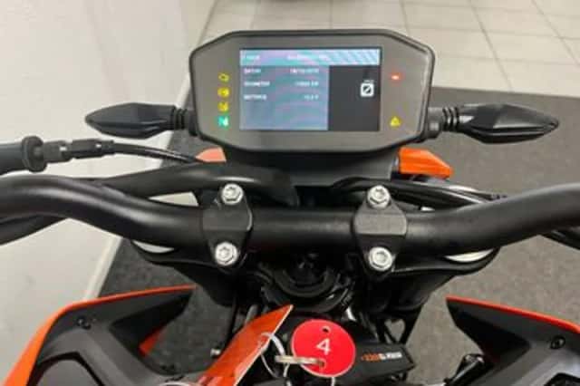 KTM 790 Duke (2024) thumbnail 2