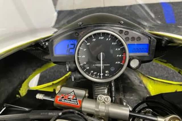Yamaha YZF-R1 (2004) thumbnail 2