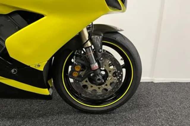 Yamaha YZF-R1 (2004) thumbnail 6