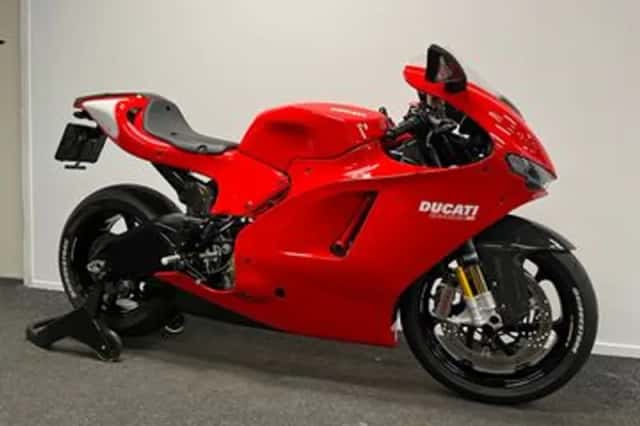 Ducati D 16 RR Desmosedici (2008) thumbnail 5