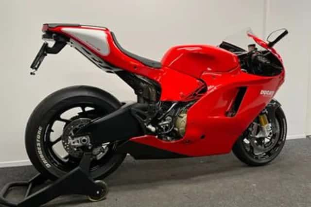 Ducati D 16 RR Desmosedici (2008) thumbnail 6