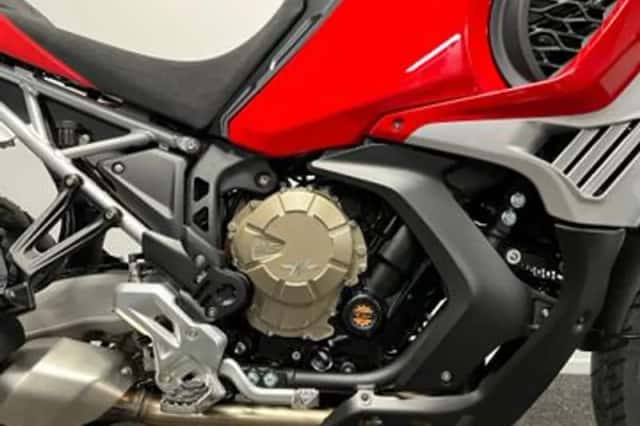 MV Agusta Enduro Veloce (2025) thumbnail 6