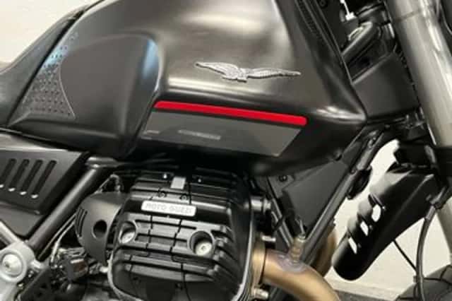 Moto Guzzi V85 TT (2022) thumbnail 2
