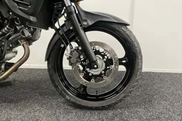 Suzuki V-Strom (2012) thumbnail 6