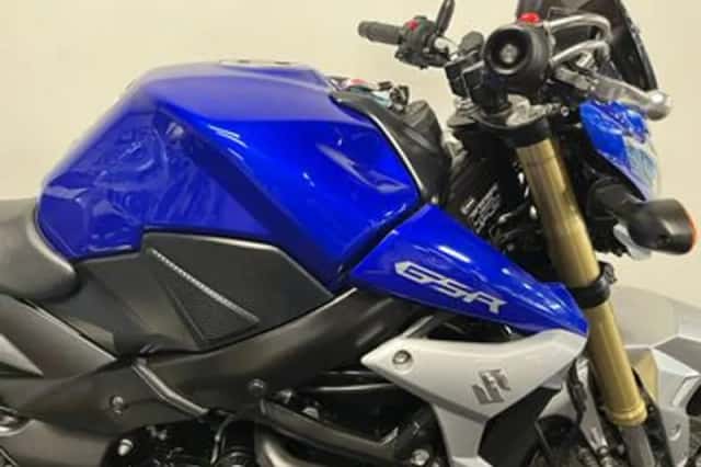 Suzuki GSR750 (2015) thumbnail 2
