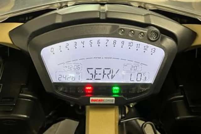 Ducati 848 EVO (2011) thumbnail 2
