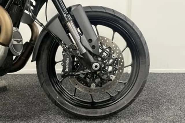 Moto Guzzi V85 TT (2024) thumbnail 4