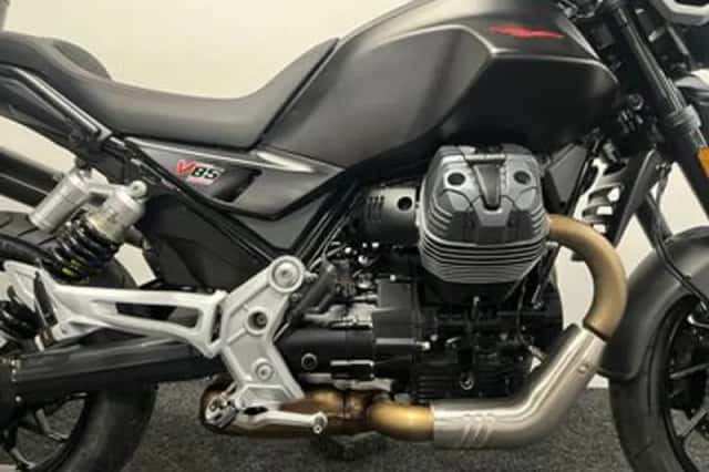 Moto Guzzi V85 TT (2024) thumbnail 5