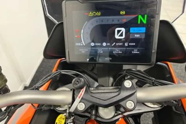 KTM 1290 Super Duke (2022) thumbnail 2
