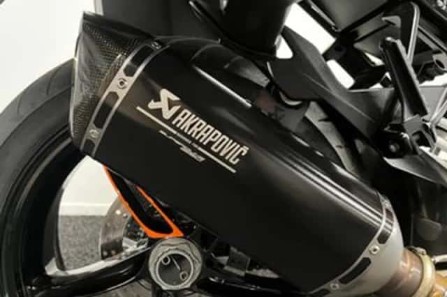 KTM 1290 Super Duke (2022) thumbnail 3