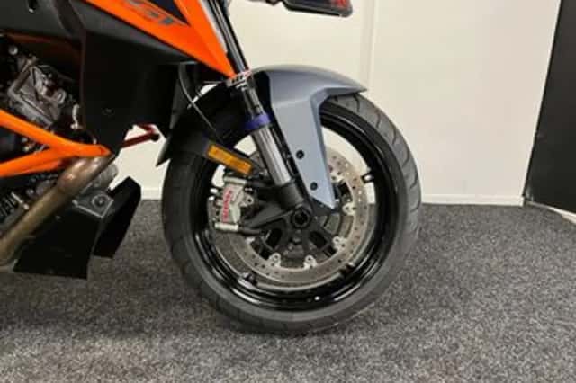 KTM 1290 Super Duke (2022) thumbnail 6